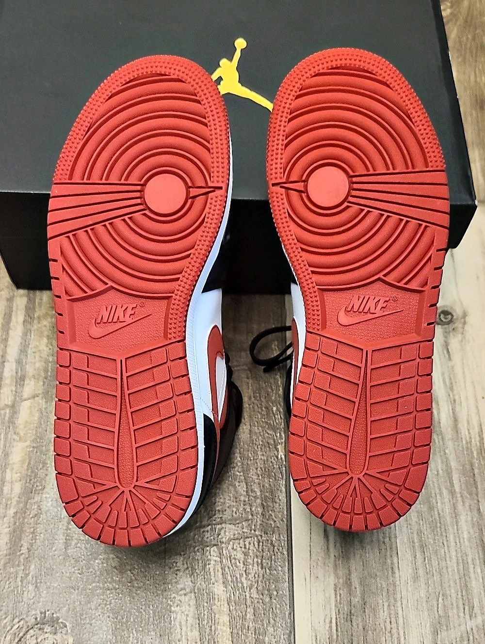 Jordan Air Jordan 1 Mid (GS) ) Color Block Sneakers US 5Y Brand New - Picture 5 of 7